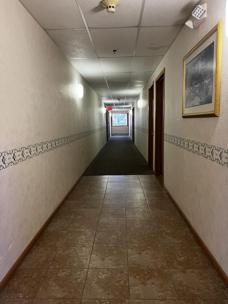 Budget Host Inn & Suites photo 5