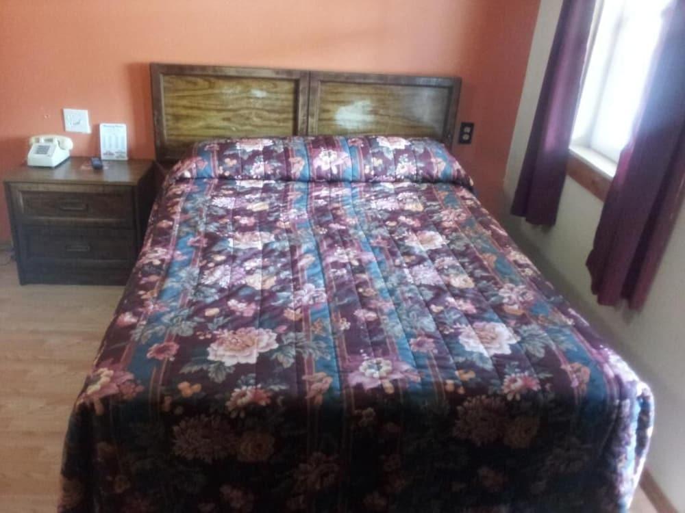 Mustang Motel photo 10