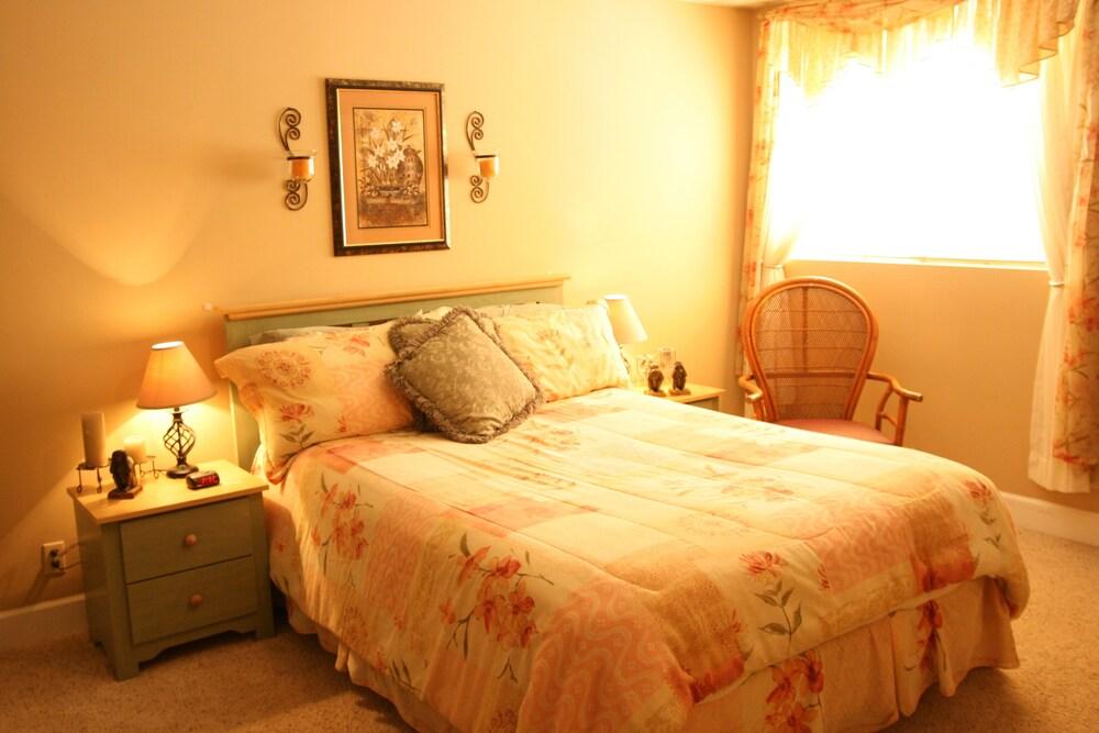 Monroe Street Suites photo 49