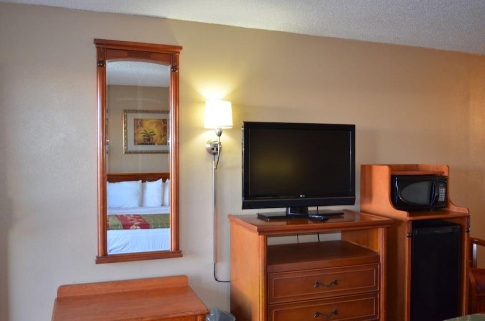 Americas Best Value Inn Stephenville photo 10