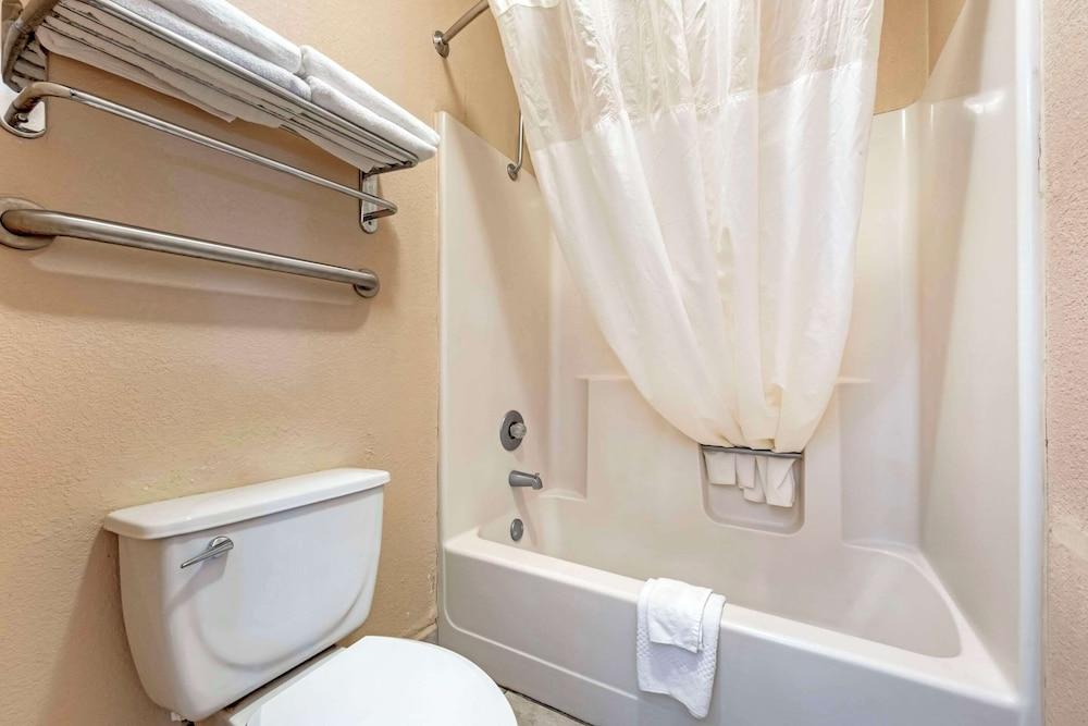 Quality Inn Amarillo West near Medical Center photo 11