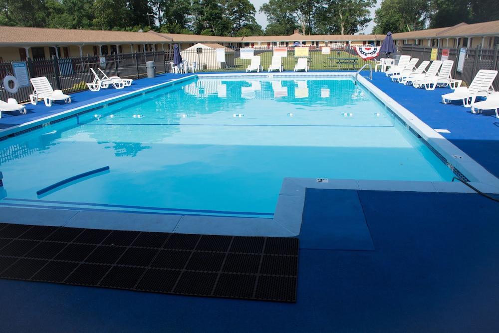 Atlantic Inn & Suites photo 26