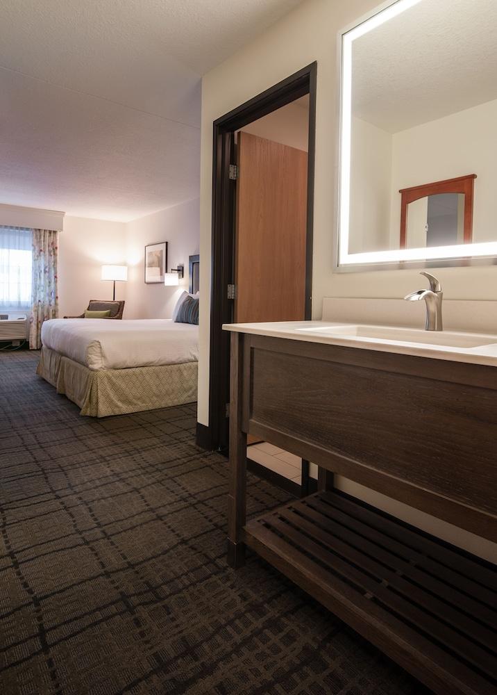 Best Western Plus University Park Inn & Suites photo 63