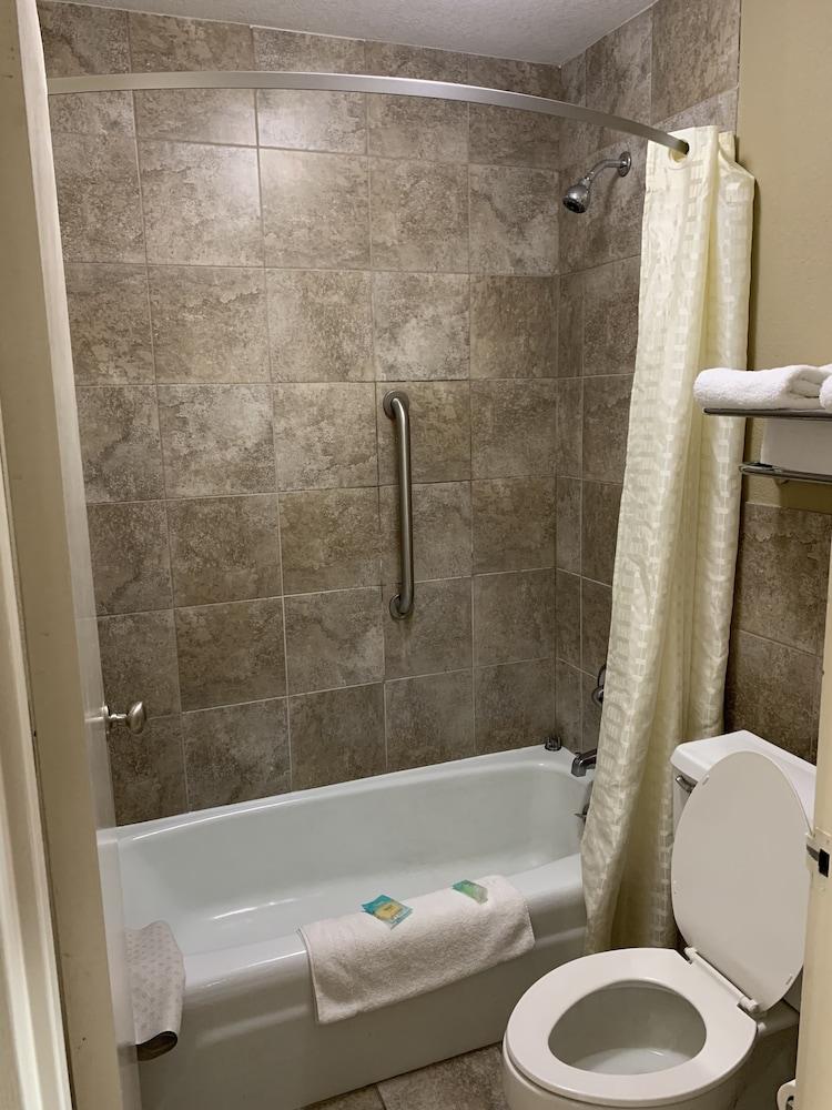 Relax Inn photo 24