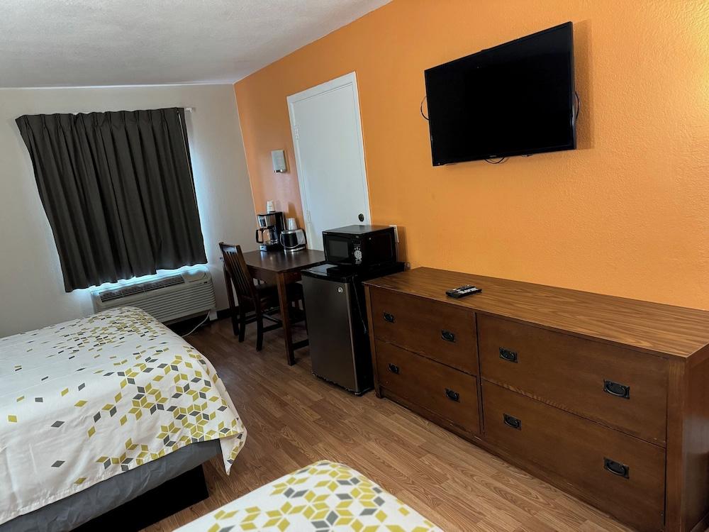 Americas Best Value Inn Marshall photo 13