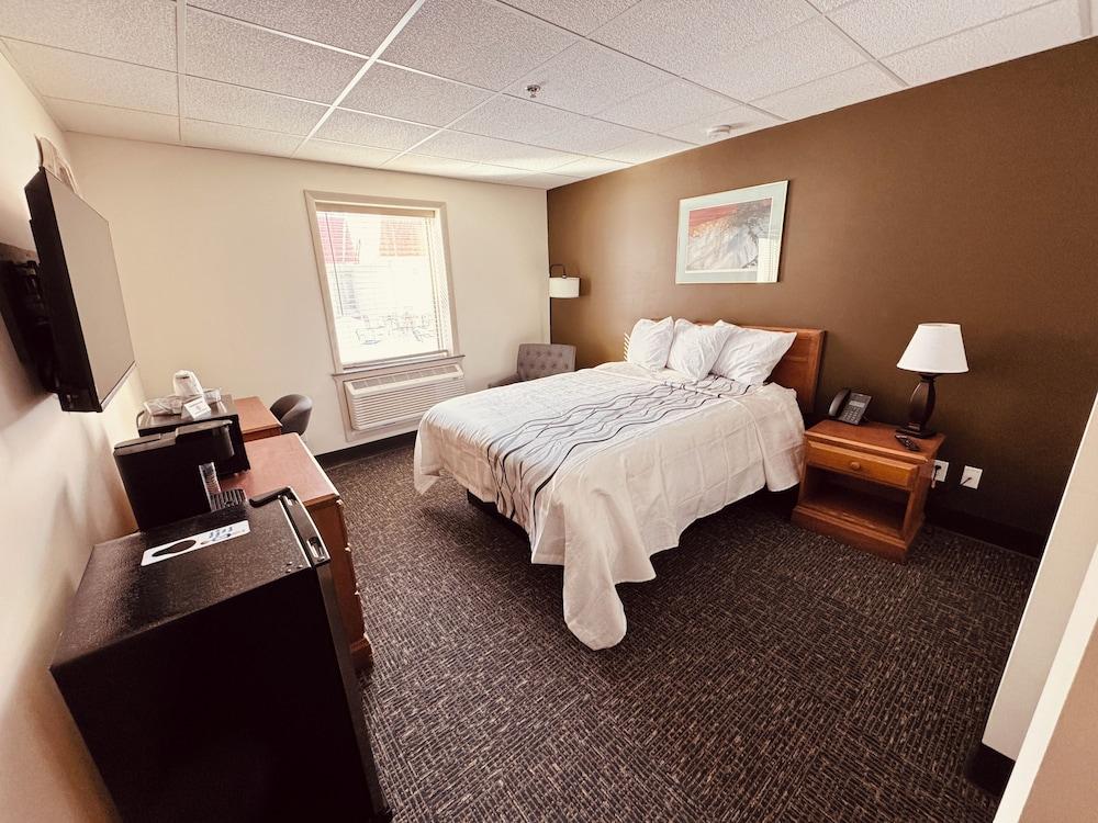 Red Rock Hotel & Suites photo 2
