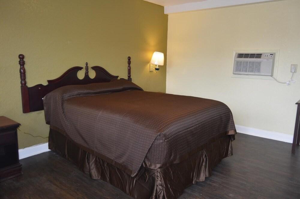 Regency Inn photo 5