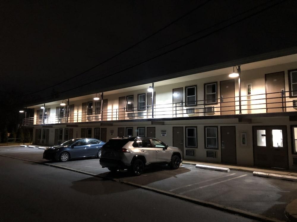Trolley Stop Motel photo 8