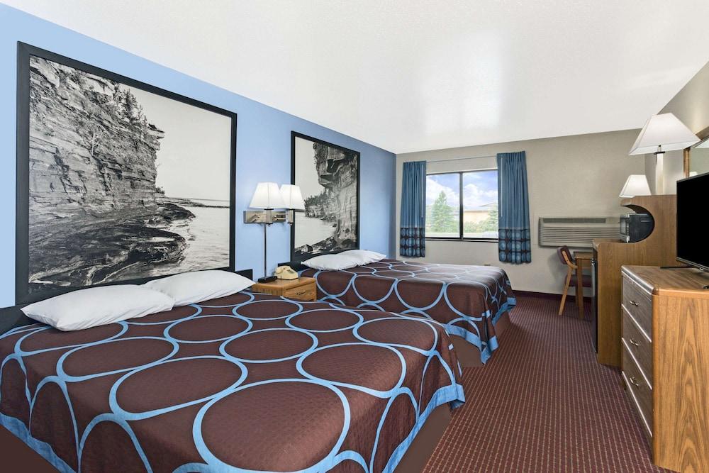 Super 8 by Wyndham Wisconsin Dells photo 8