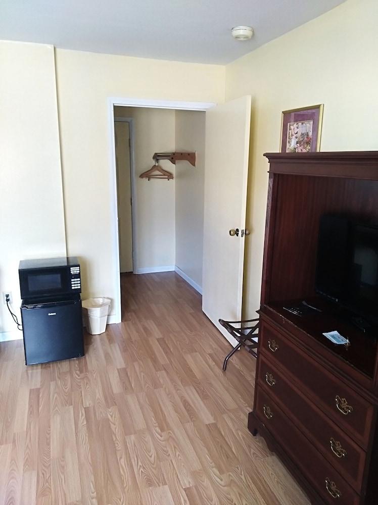 Econo Lodge Hornell photo 11