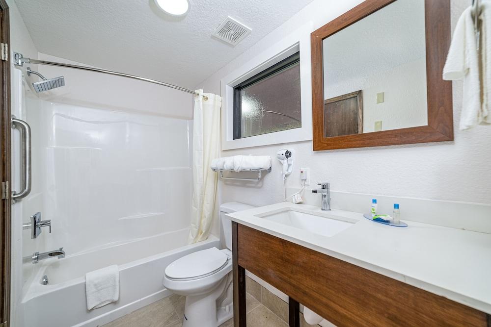 Bear Creek Inn photo 14