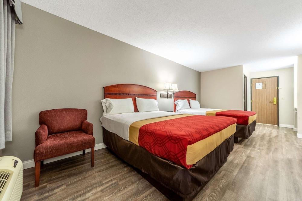Econo Lodge Lincoln photo 30