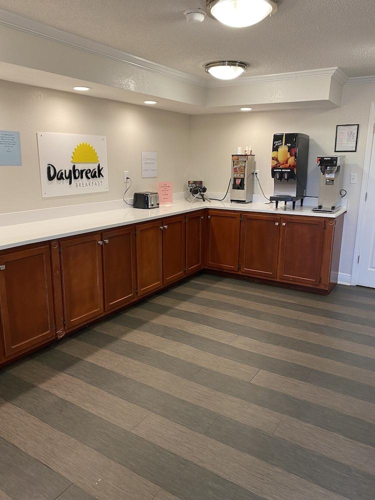 Days Inn & Suites by Wyndham Mobile photo 15