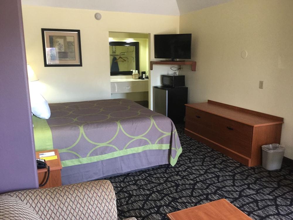 Super 8 by Wyndham Fairfield Tx photo 12