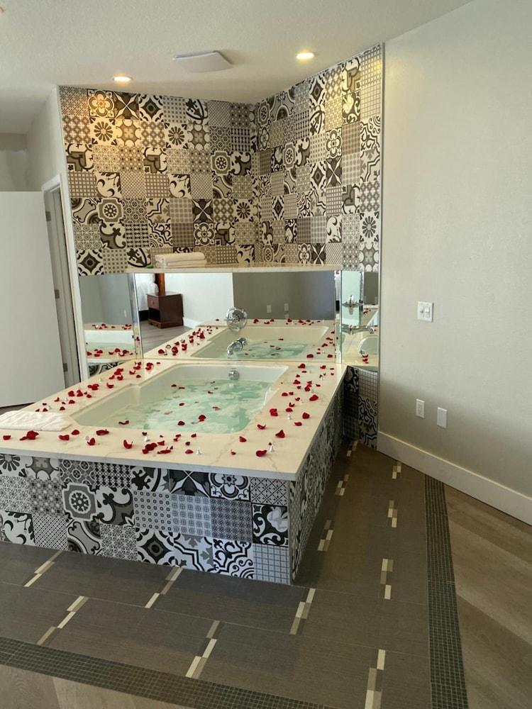 Mid City Inn and Suites — hotel in Pico Rivera