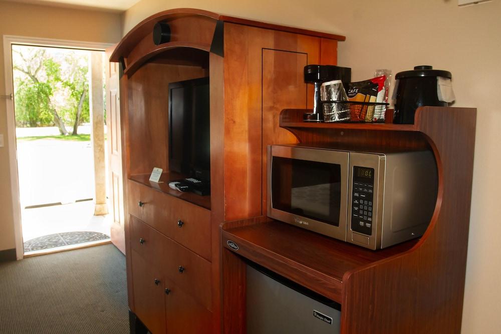 Cathedral Valley Inn photo 5