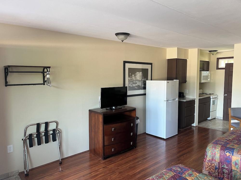 All Star Inn & Suites photo 58