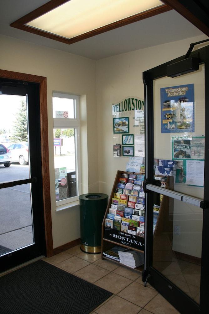 Yellowstone Lodge photo 2