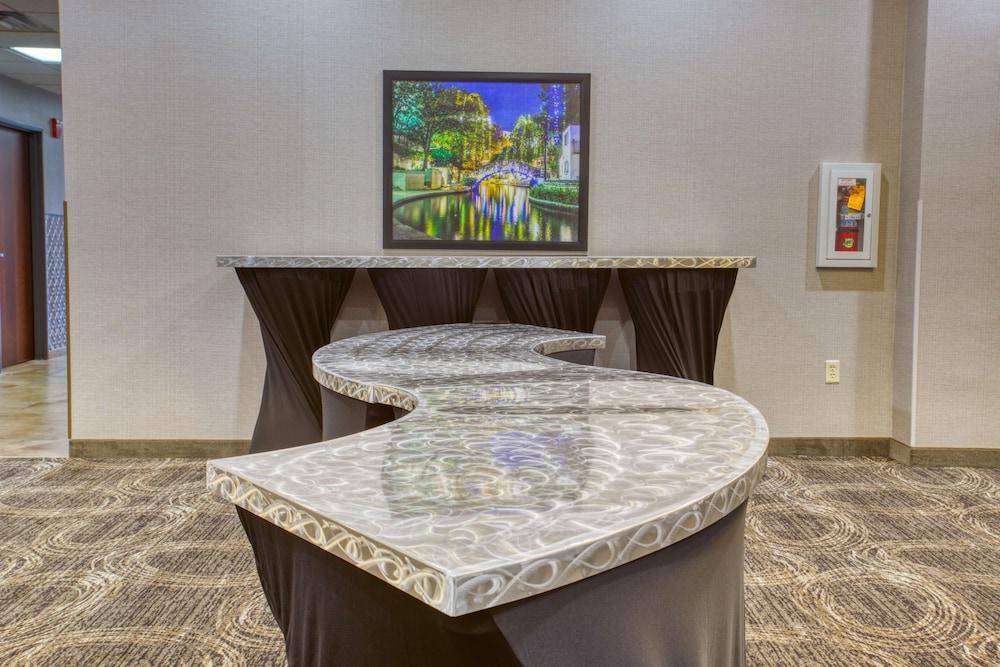 Drury Inn & Suites Near La Cantera Parkway photo 82