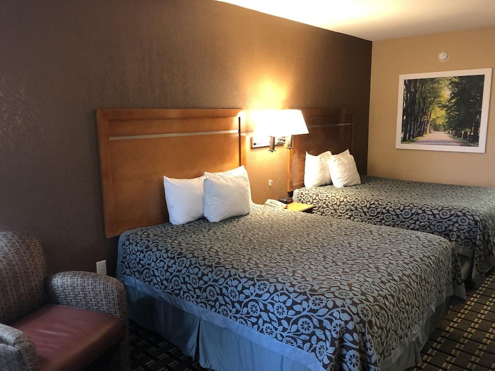 Days Inn by Wyndham Columbus photo 6