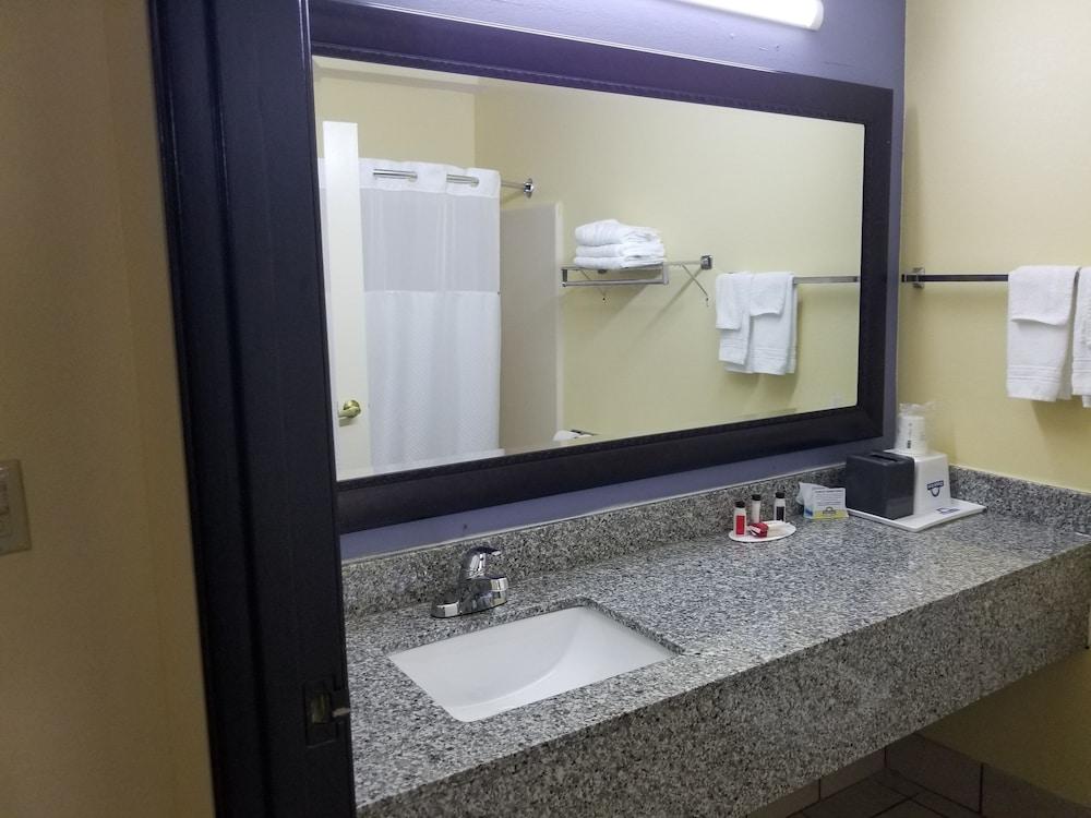 Days Inn by Wyndham Greenville South/Mauldin photo 49