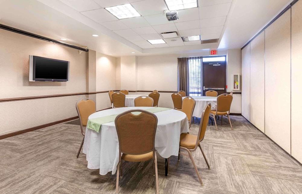 Extended Stay America Premier Suites Pittsburgh Cranberry To photo 22