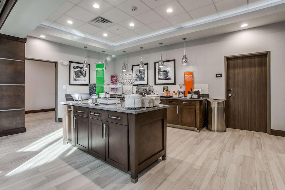 Hampton Inn & Suites North Dallas Central Expy photo 31