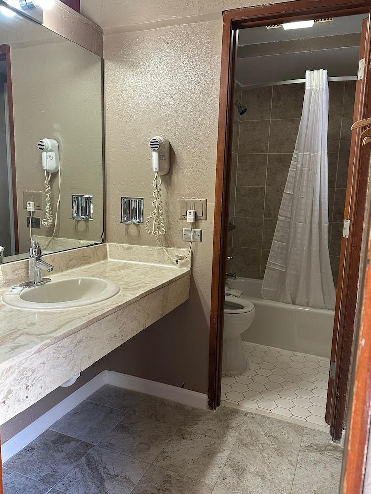 Americas Best Value Inn Franklin photo 8
