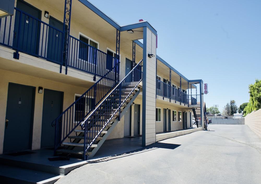 Red Carpet Motel photo 13
