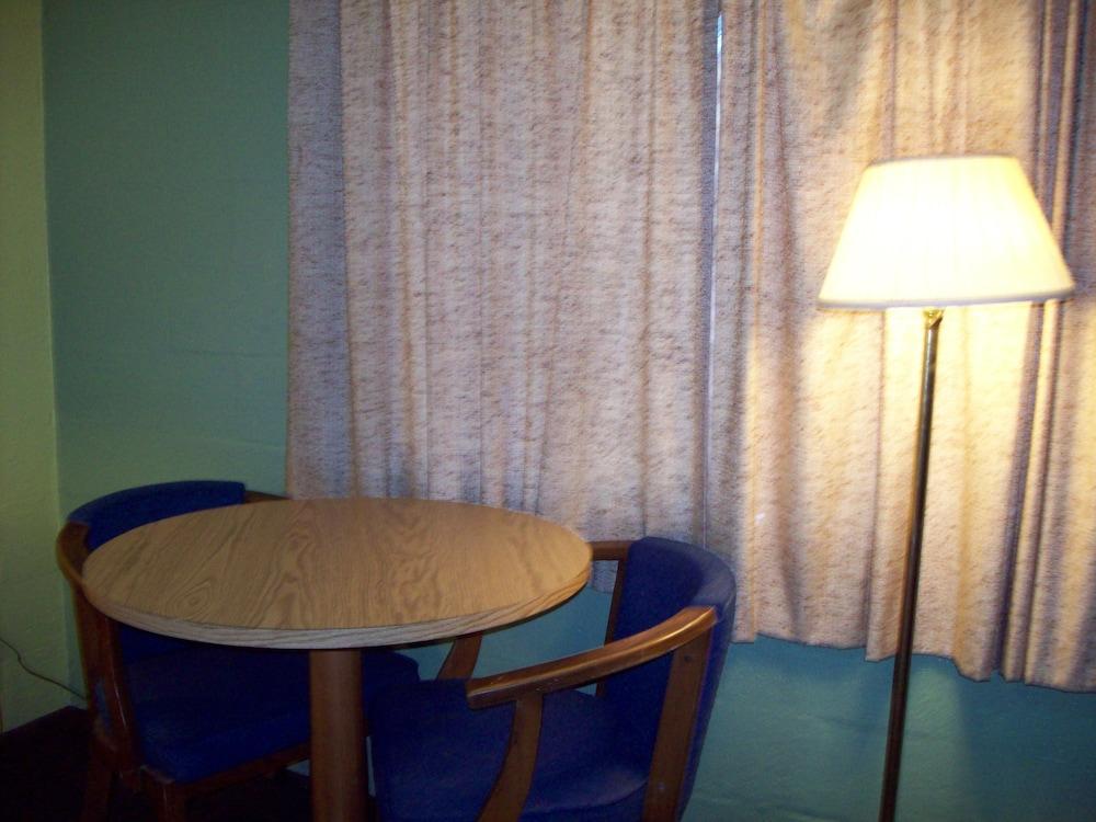 Budget Inn Sanderson photo 26