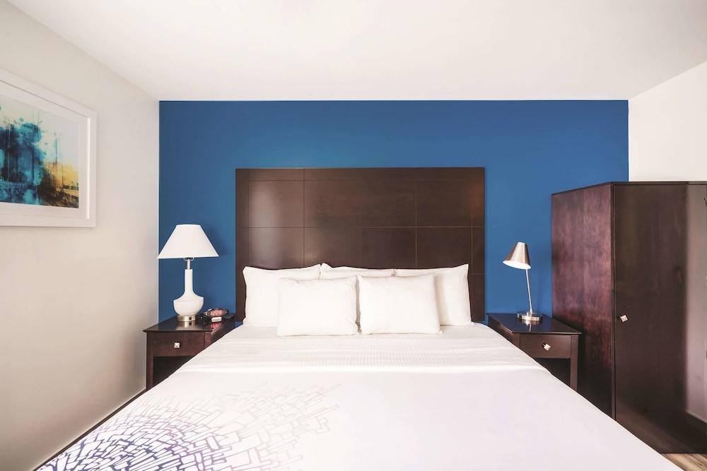 La Quinta Inn & Suites by Wyndham Brooklyn Downtown photo 11
