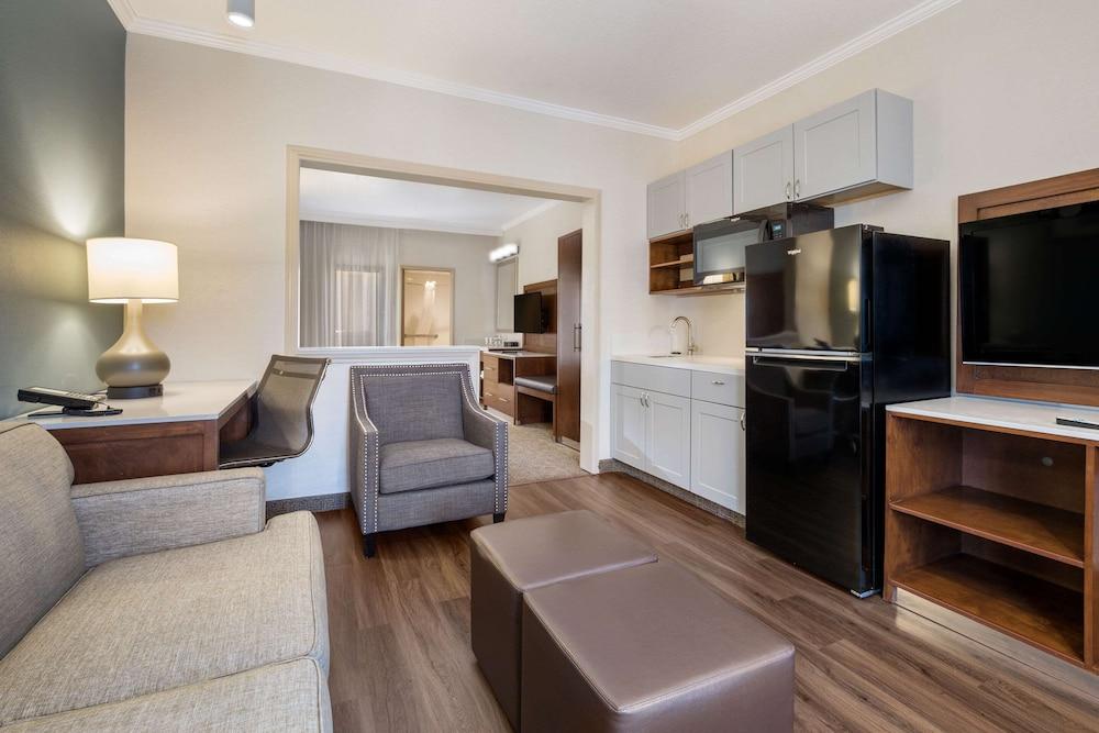 MainStay Suites John Wayne Airport by Choice Hotels photo 77