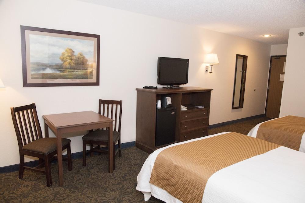 Grand Hinckley Inn photo 10