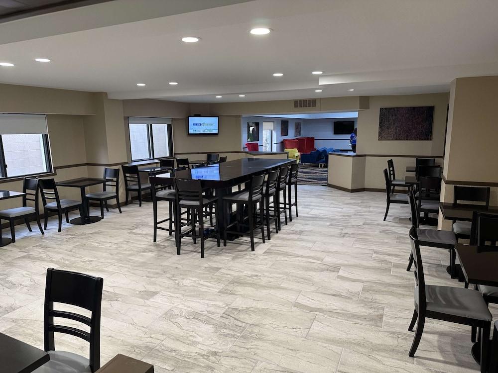 SureStay Plus by Best Western Mobile I-65 photo 9