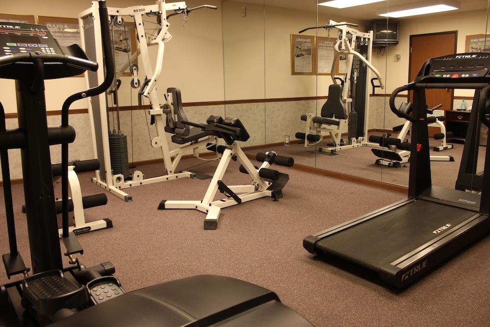 Shawano Four Seasons Hotel photo 28