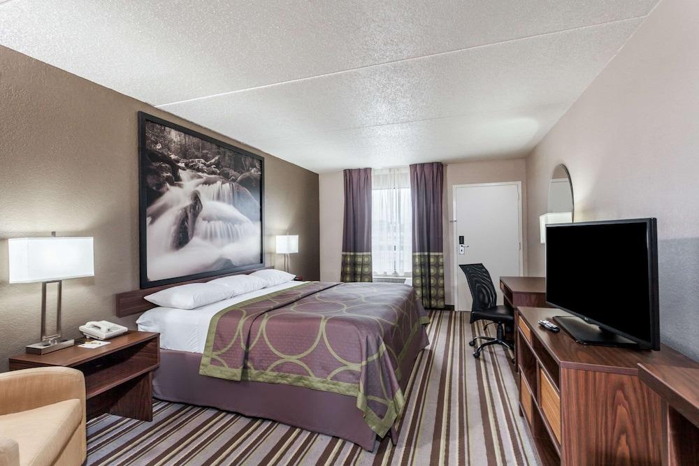 Super 8 by Wyndham Pigeon Forge Dollywood Lane photo 14