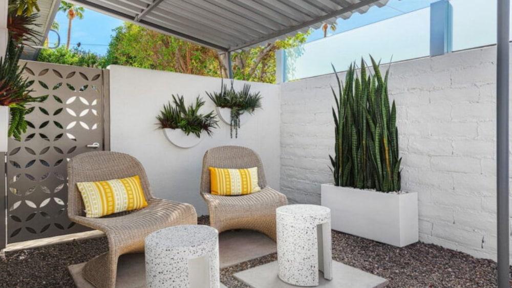 Limon Palm Springs photo 3