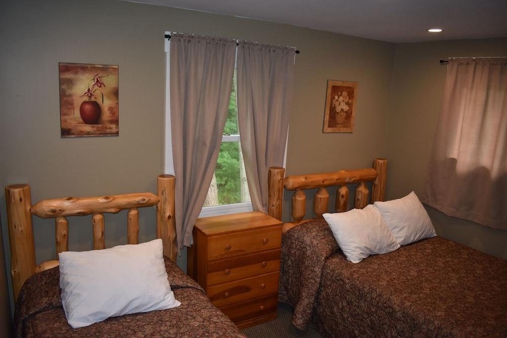 Lake George Diamond Cove photo 35