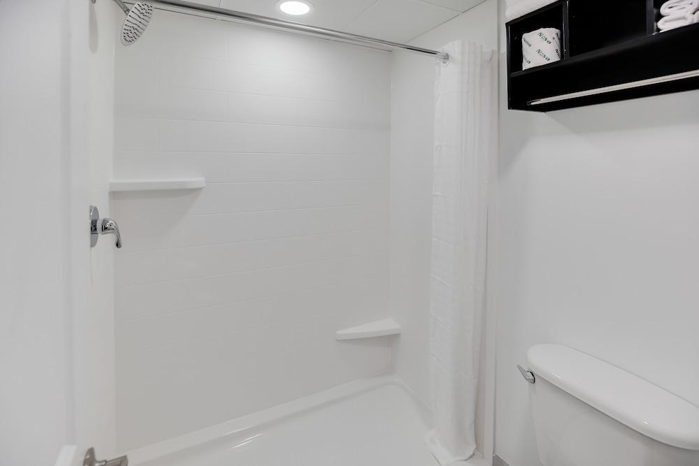 Blu Atlantic Oceanfront Hotel & Suites photo 46