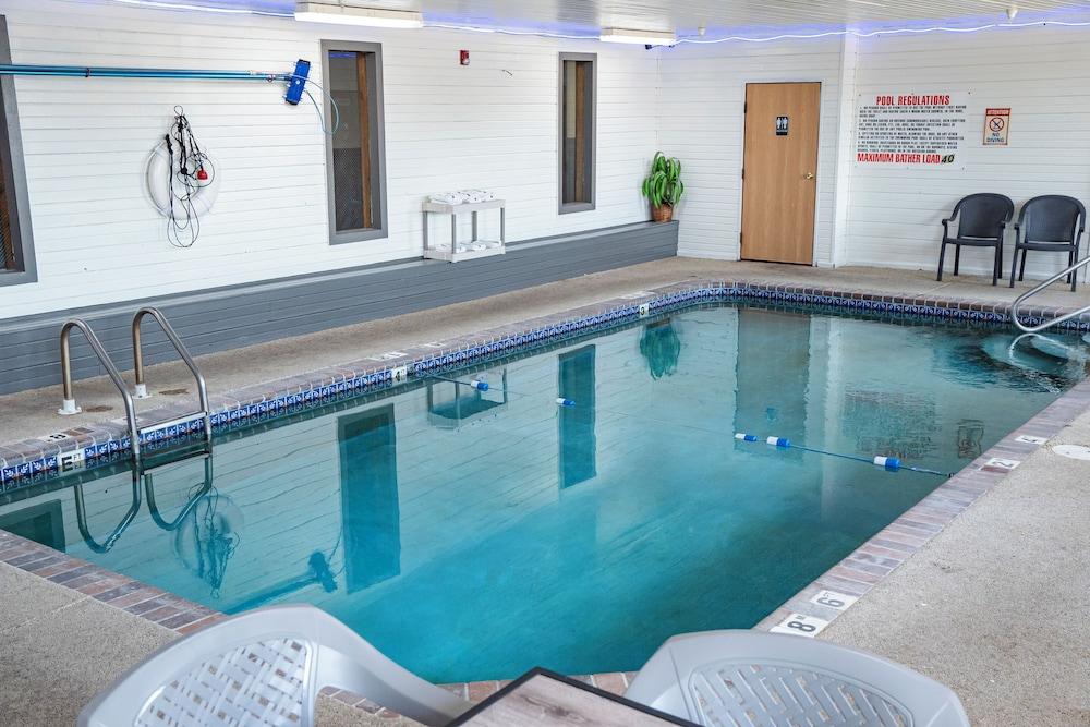 Victorian Inn & Suites photo 40