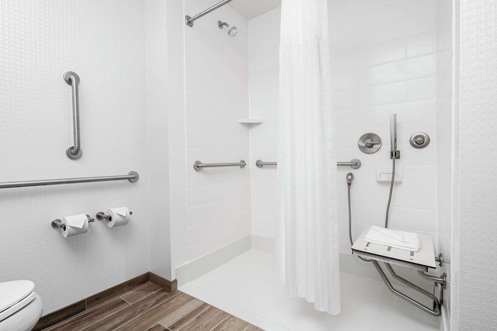 Hampton Inn & Suites Bridgeview Chicago photo 11