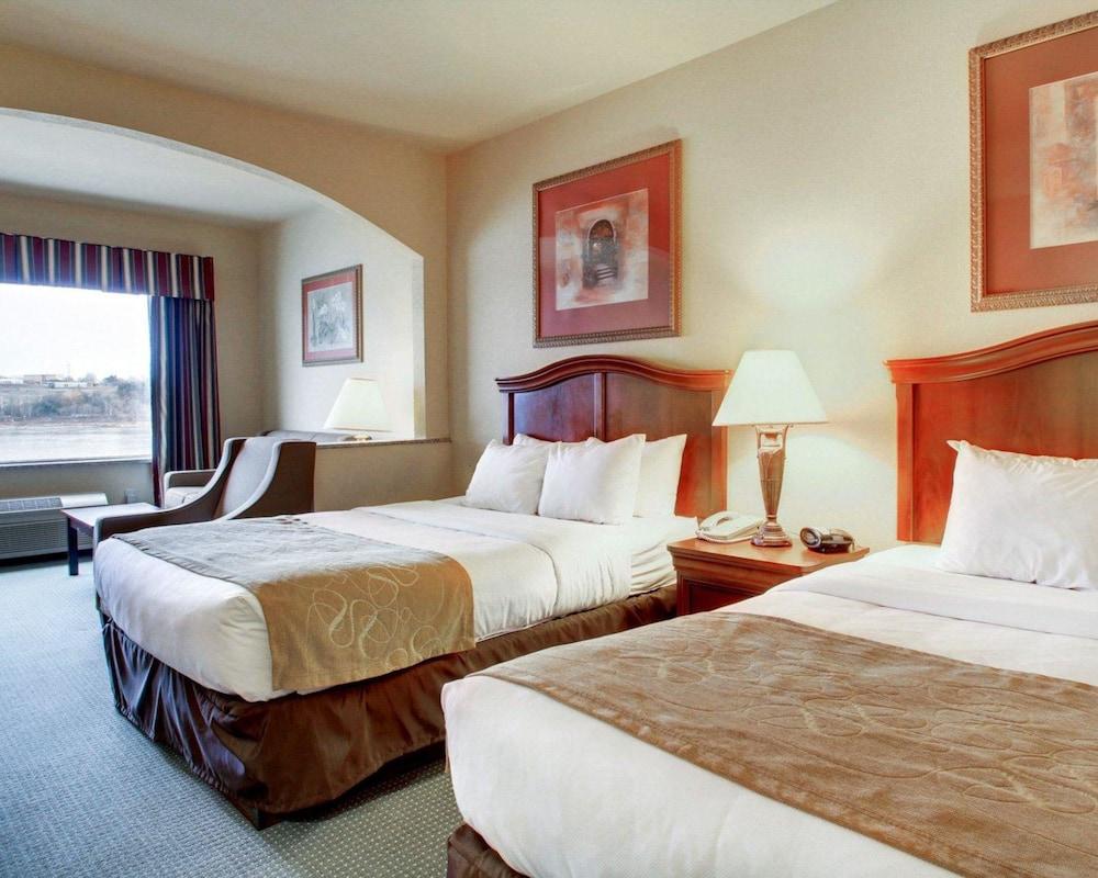 Clarion Suites Vidalia Riverfront photo 13