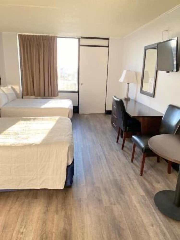Fenwick Islander Motel photo 12