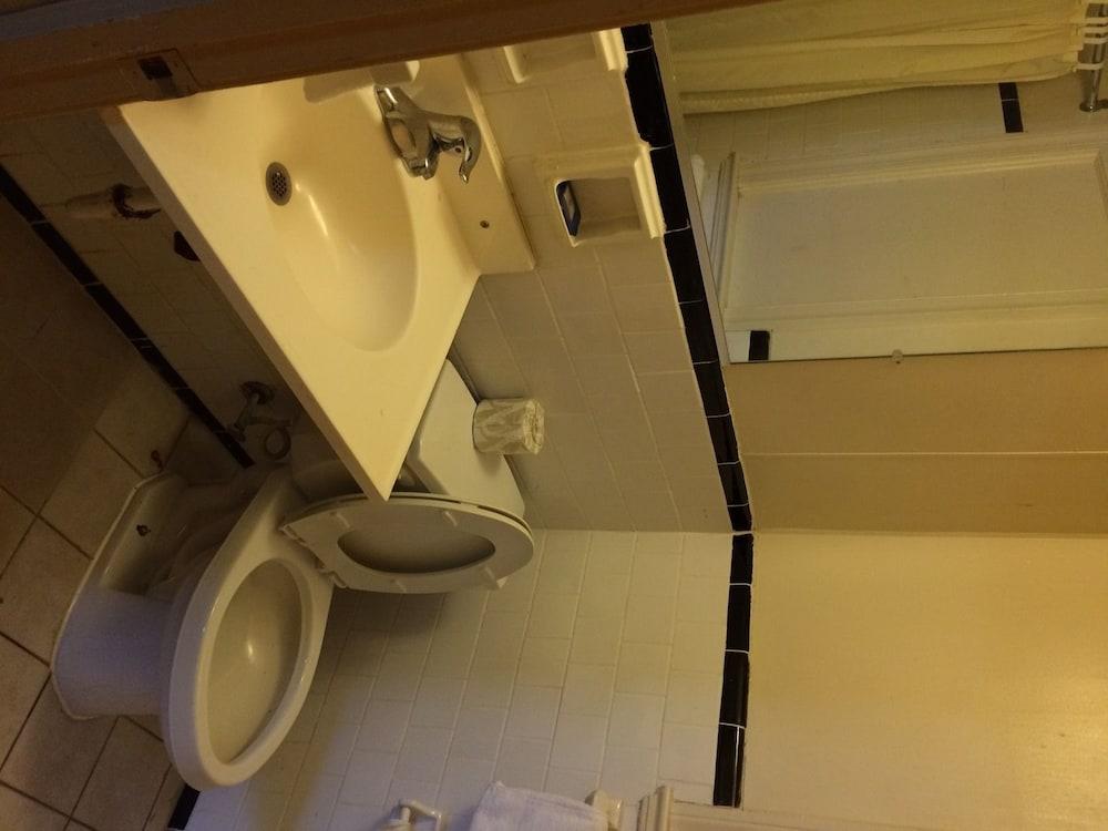 Budget Inn photo 12