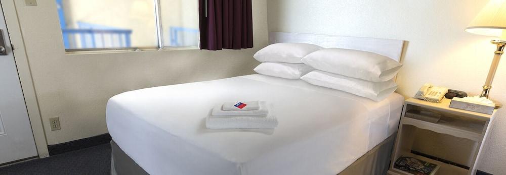 Americas Best Value Inn & Suites Knoxville North photo 5