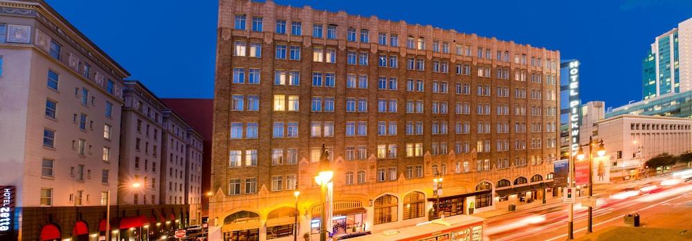 The Pickwick Hotel photo 32