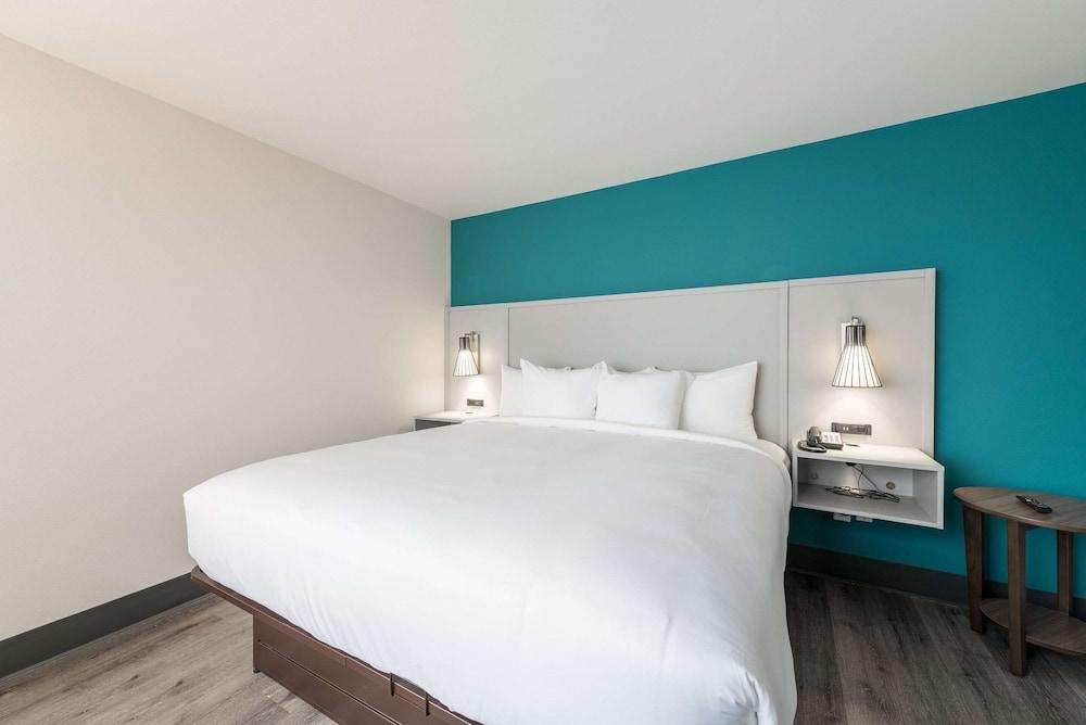 Comfort Suites Colorado Springs East -Medical Center Area photo 48