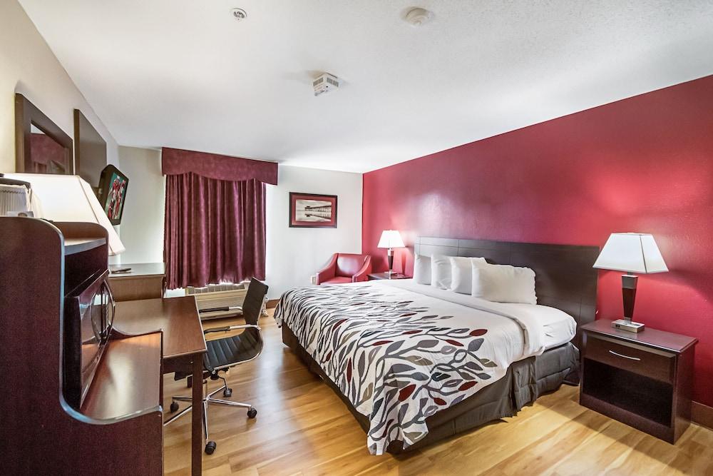 Clarion Pointe photo 10