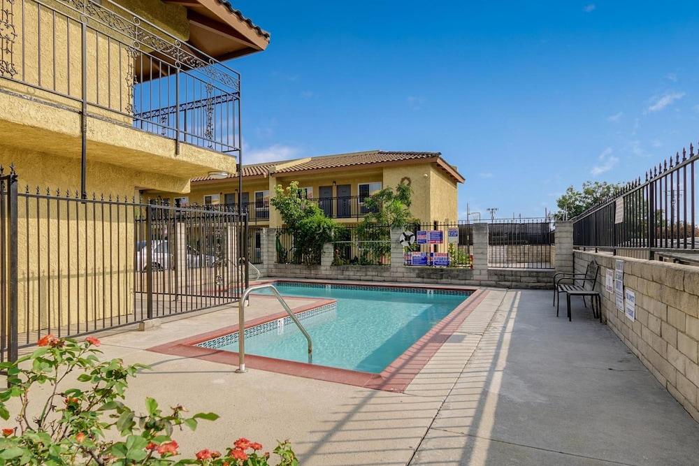 Hacienda Inn photo 19