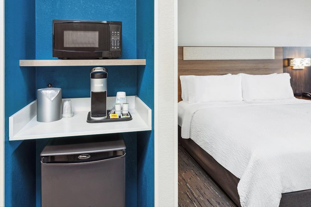 Holiday Inn Express Cleveland Airport - Brookpark by IHG photo 21